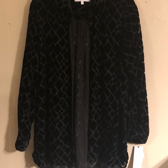 Elegant Black Blouse - Picture 1 of 5